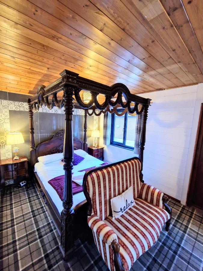 Holiday home Magpie 4 Hot Tub Huntersmoon-warminster-bath-salisbury *