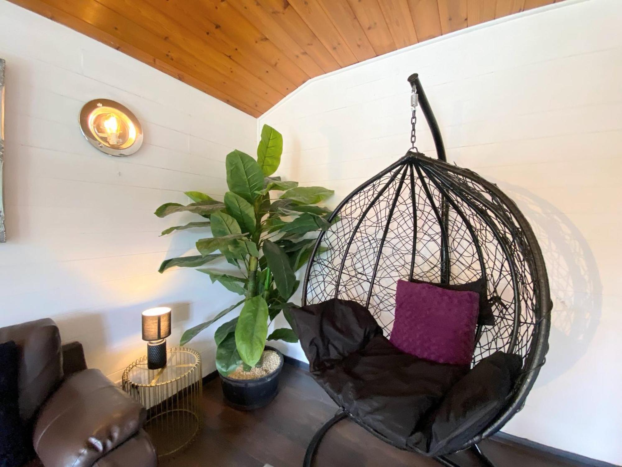Holiday home Magpie 4 Hot Tub Huntersmoon-warminster-bath-salisbury