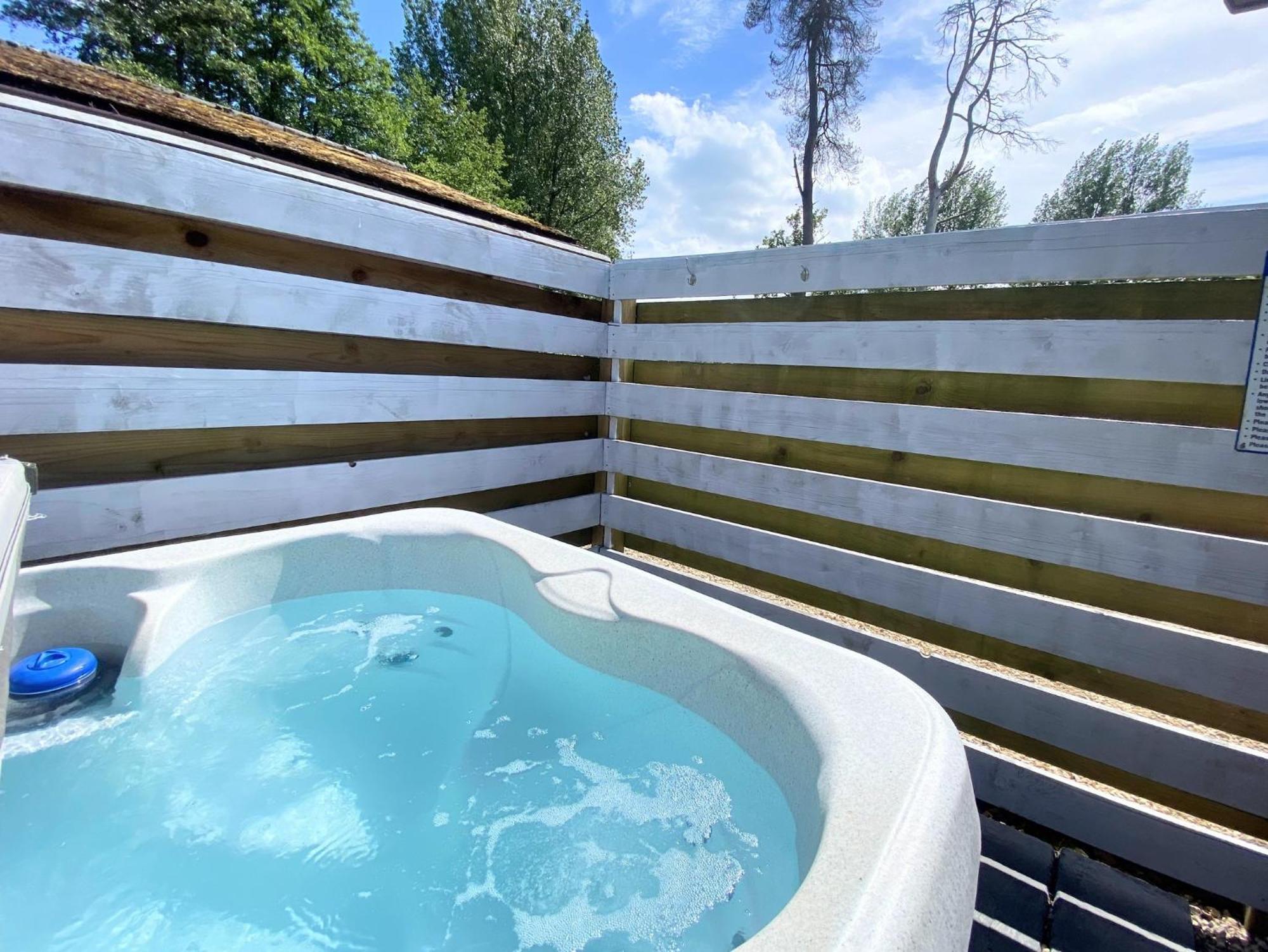 Holiday home Magpie 4 Hot Tub Huntersmoon-warminster-bath-salisbury Warminster