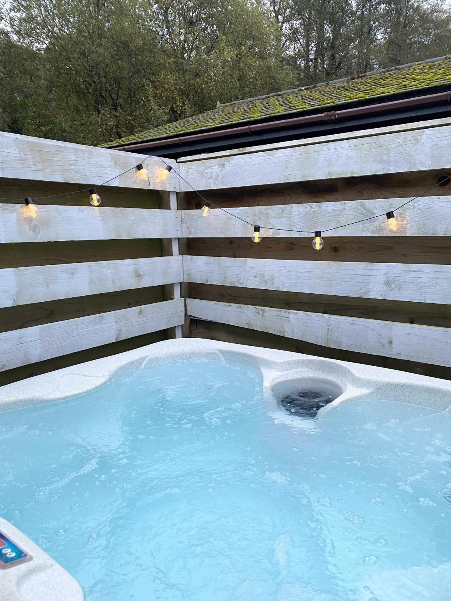 Magpie 4 Hot Tub Huntersmoon-warminster-bath-salisbury Holiday home *