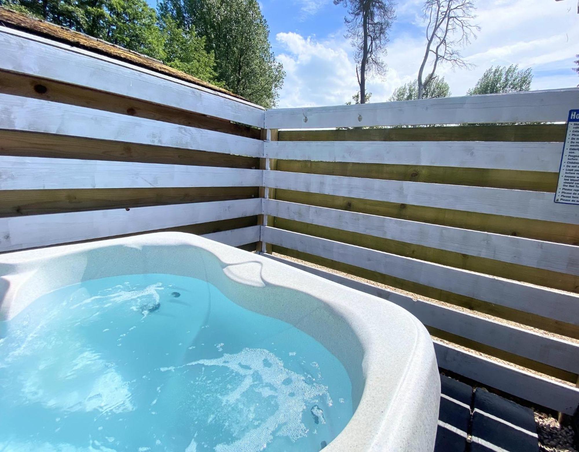 Magpie 4 Hot Tub Huntersmoon-warminster-bath-salisbury
