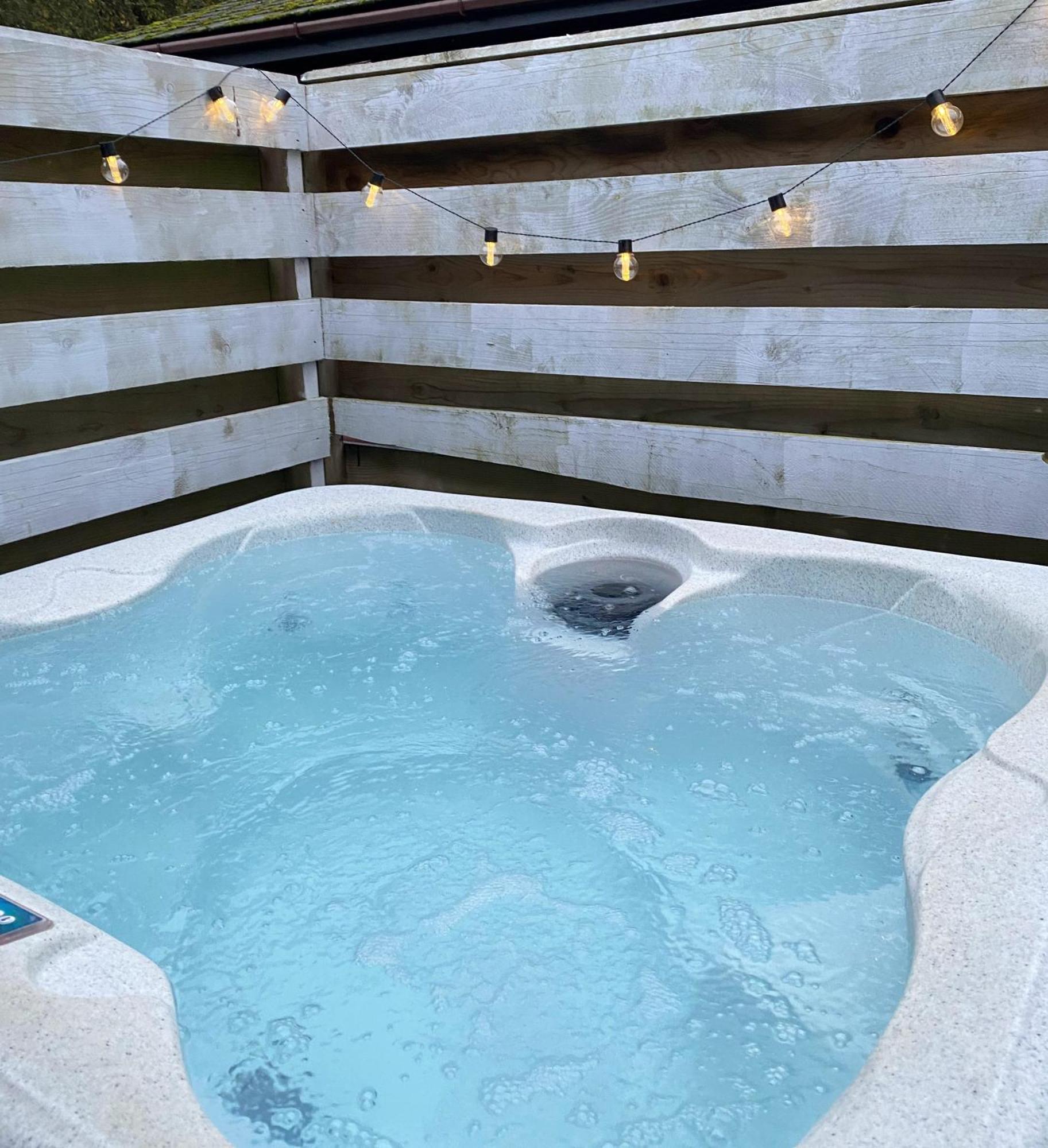 Magpie 4 Hot Tub Huntersmoon-warminster-bath-salisbury Vakantiehuis Warminster